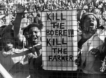 Foto: “Kill the Boere!!! Kill the Farmer”. (Tötet den Buren!!! Tötet den Farmer)